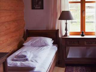 Отели типа «постель и завтрак» Ułańska Zagroda Człopa Двухместный номер с 2 отдельными кроватями и собственной ванной комнатой-3